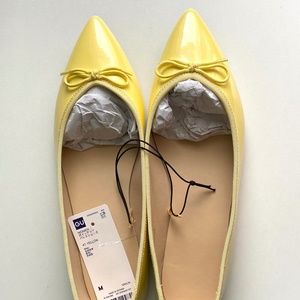 Uniqlo (GU) Pointed toe ballet flat shoes.